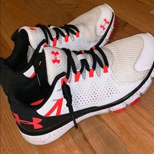 LIKE NEW** UNDER ARMOUR sneakers